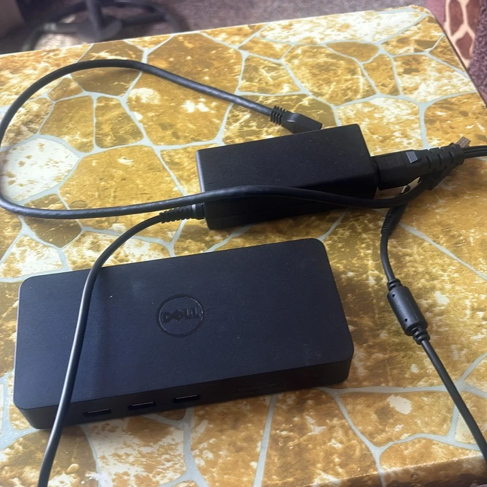 Dell USB 3.0 Ultra HD/4K Triple Display Docking Station in Black.